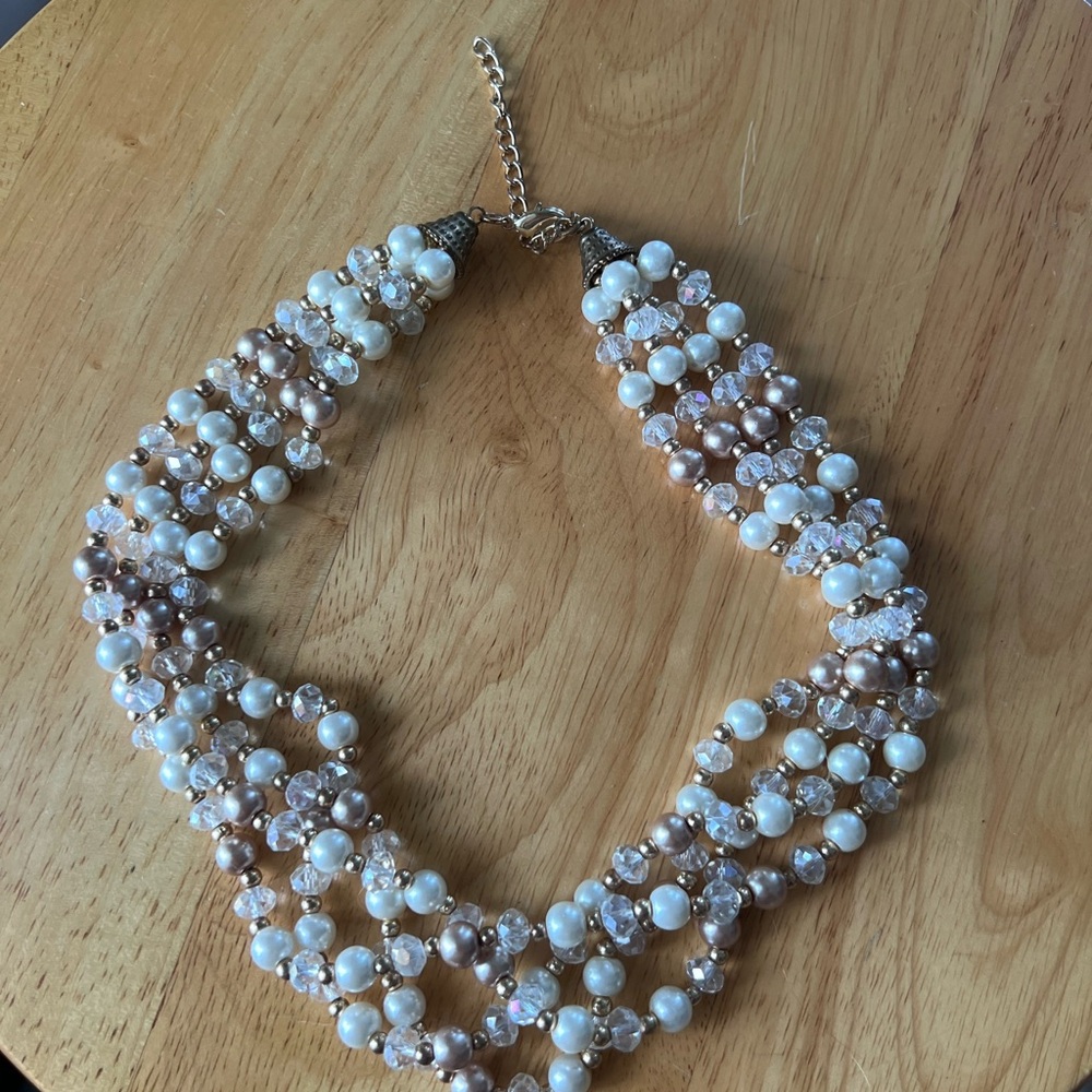 Elegant Pearl and Crystal Necklace